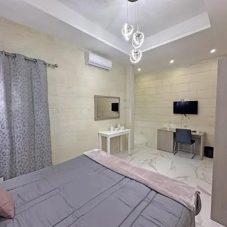 شقة Ta' Stef's Suites *