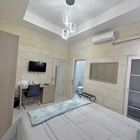 Ta' Stef's Suites * سان لاورينْتْسْ
