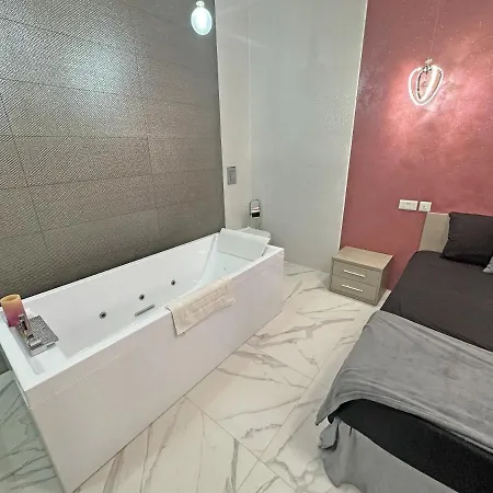 شقة Ta' Stef's Suites *