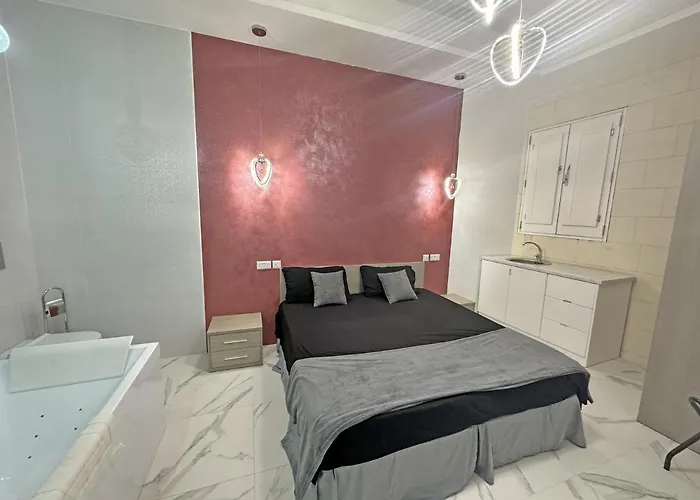 Ta' Stef's Suites Apartamento *